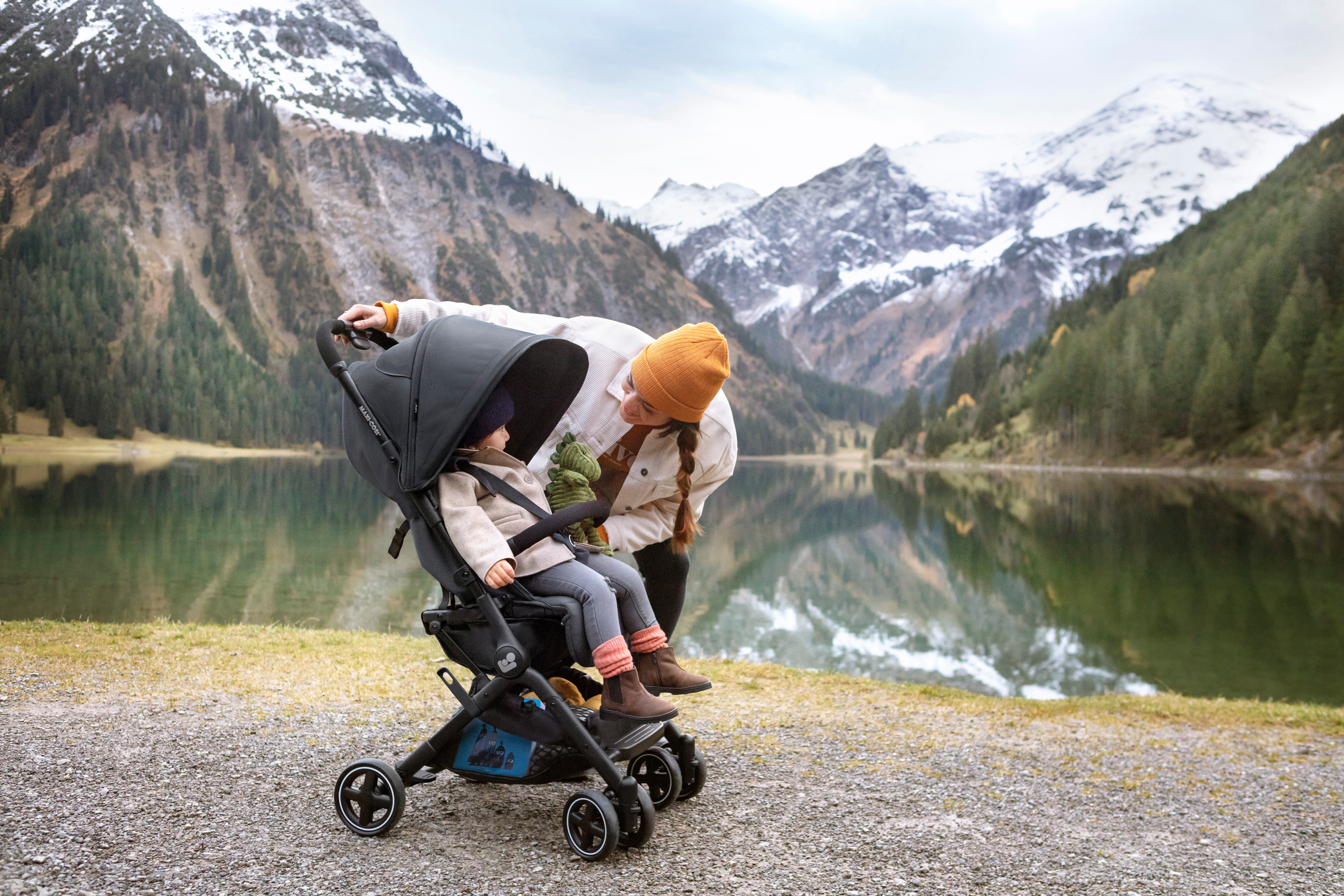 Maxi Cosi Poussette compacte Lara Essential Graphite Commander en ligne babymarkt