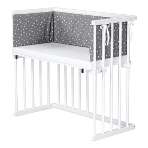 Beistellbett Buche weiß lackiert | Matratze Prime Air | Nestchen, diamantgrau meliert Sterne weiß