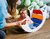 Family-SCL Rainbow Bow Rocker vit/rainbow