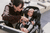 Buggy Minu V2 Jake Charcoal inkl Babyschale Mesa i-Size Jordan Greyson Charcoal, Base und Babywanne mit Zubehör