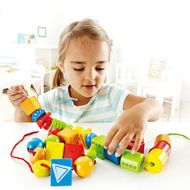 Hape Cubes à enfiler bois 32 pièces E1019