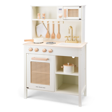 mobile da cucina eitech con dettagli in rattan, crema, legno