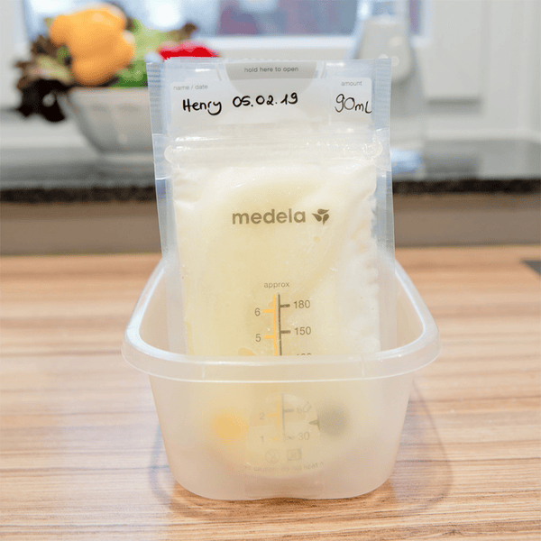 Medela Bolsas manuales de almacenamiento de leche materna y extractor de  leche materna, 100 unidades, bolsas listas para usar y botellas de