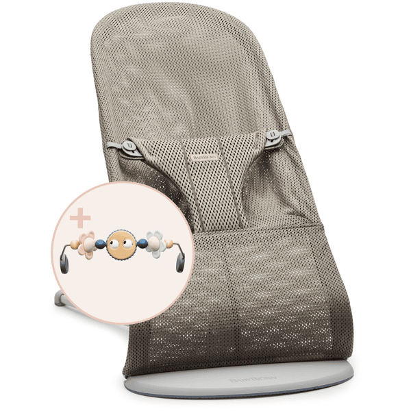 BABYBJORN Babywippe Mesh Grau Beige mit Holzspielzeug babymarkt