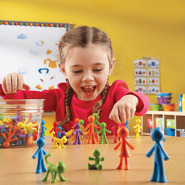 Learning Resources® Figurines membres famille à compter All about me 72  pièces