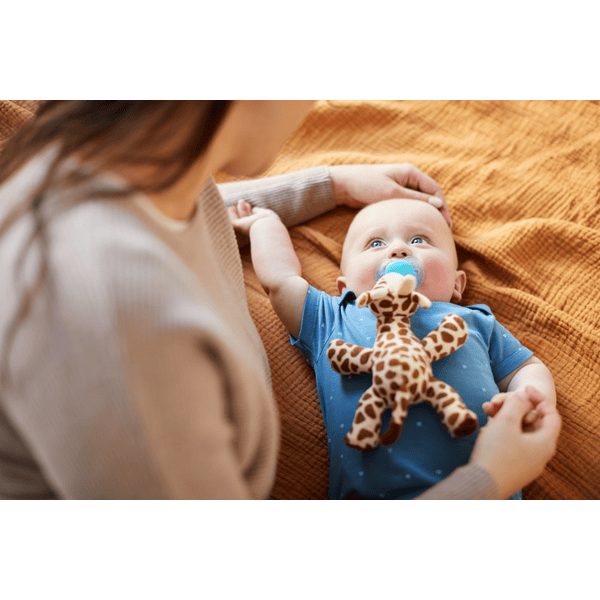 Avent store snuggle giraffe