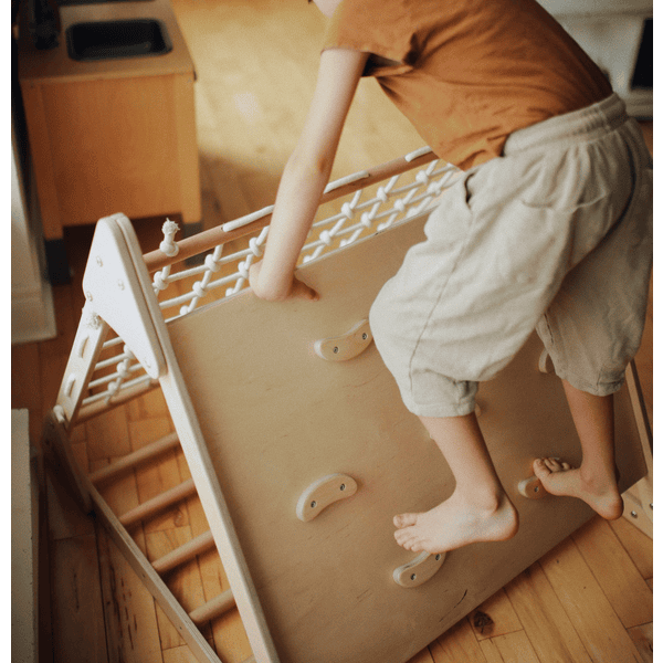 Triangolo Pikler Medio in legno – Kinderfeets