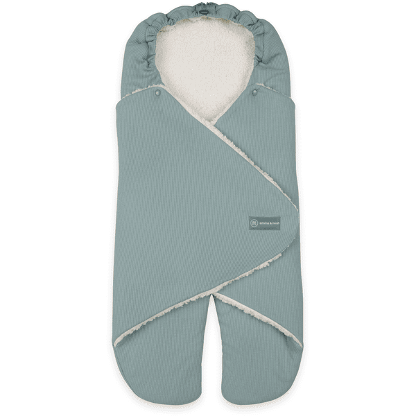 Essential emma e noah avvolgono la coperta con i piedi di menta