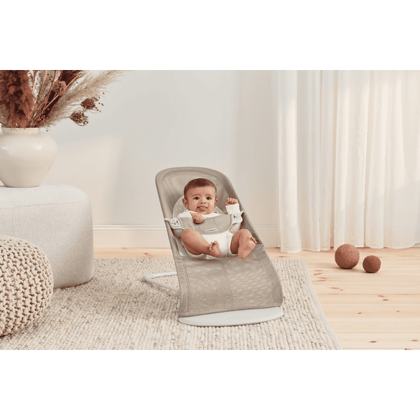 BABYBJORN Babywippe Balance Soft Mesh Beige Weiss babymarkt