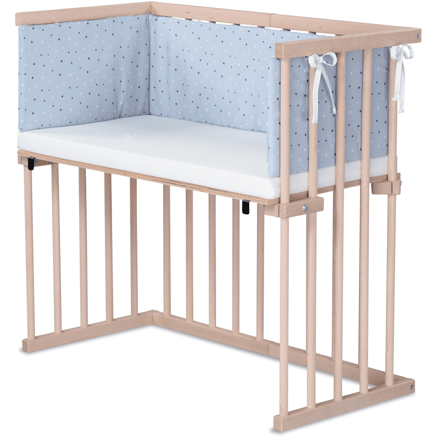 dreamgood Beistellbett Buche natur | Matratze Prime Air | Nestchen, horizontblau Sternemix weiß/saphirblau















