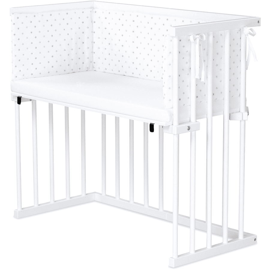 dreamgood Beistellbett Buche weiß lackiert | Matratze Prime Air | Nestchen, off-white Sternemix caramel/platin





















