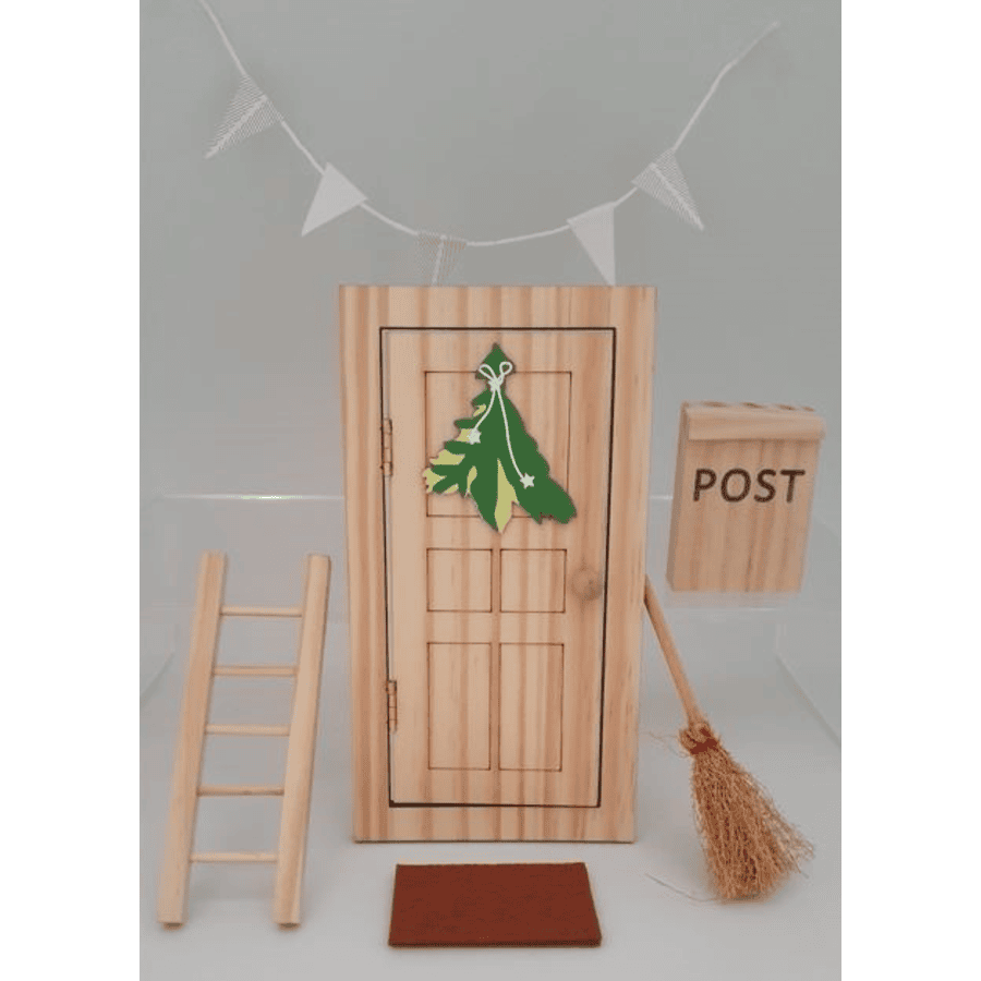 Tanner - Il Piccolo Mercante - Porta di Babbo Natale Segreta &quot;Edizione Natura AR10172